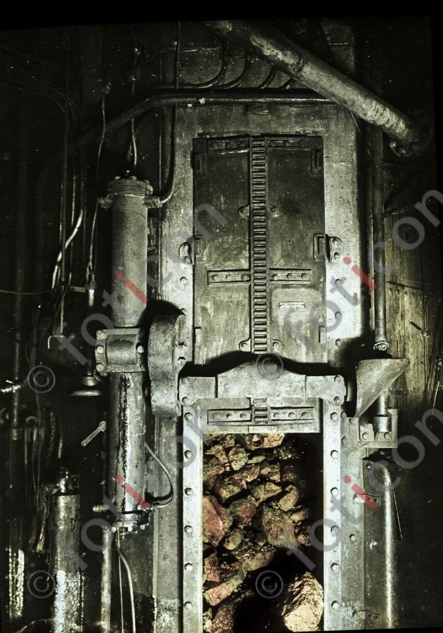 Schottentür eines Schiffes | Bulkhead door of a ship - Foto simon-titanic-196-069-fb.jpg | foticon.de - Bilddatenbank für Motive aus Geschichte und Kultur